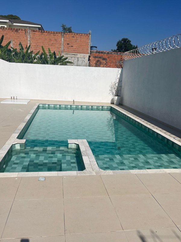 Casa com 262m² com 3 suítes com 3 vagas e piscina no Adalgisa Rua César Salvi Osasco - 