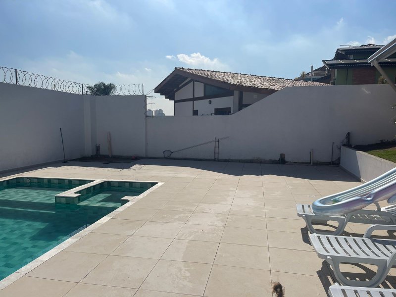 Casa com 262m² com 3 suítes com 3 vagas e piscina no Adalgisa Rua César Salvi Osasco - 