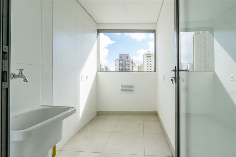 Apartamento no Itaim Bibi com 3 dormitórios 134m² João Cachoeira São Paulo - 