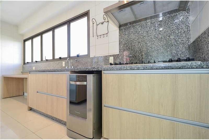 Apartamento no Itaim Bibi com 3 dormitórios 147m² Barão do Triunfo São Paulo - 