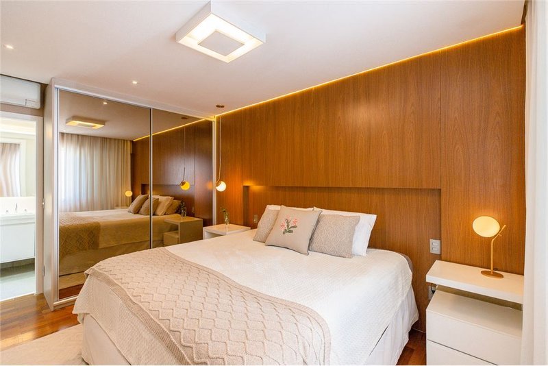 Apartamento na Vila Mariana com 3 dormitórios 161m² Joaquim Tavora São Paulo - 