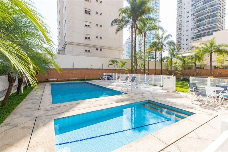 Apartamento em Moema com 3 dormitórios 243m² Araguari, São Paulo - 