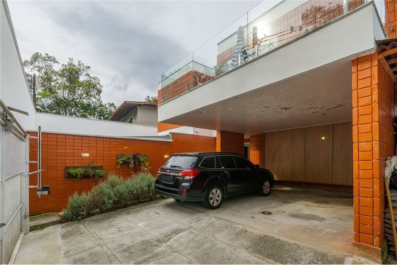 Casa a venda no Morumbi - 3 suítes 329m² Corveta Camacuã São Paulo - 