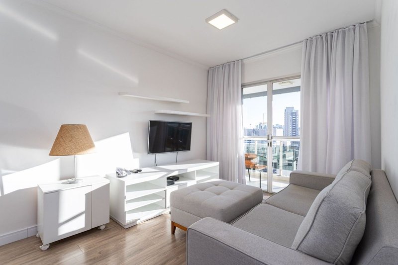 Apartamento para aluguel possui 43 metros quadrados com 1 quarto Rua Balthazar da Veiga São Paulo - 
