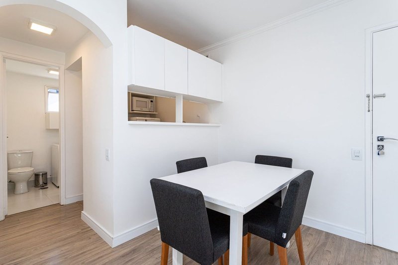Apartamento para aluguel possui 43 metros quadrados com 1 quarto Rua Balthazar da Veiga São Paulo - 