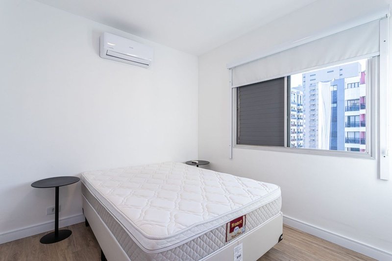 Apartamento para aluguel possui 43 metros quadrados com 1 quarto Rua Balthazar da Veiga São Paulo - 
