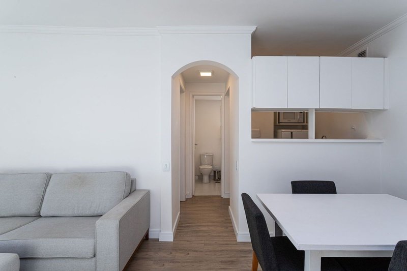 Apartamento para aluguel possui 43 metros quadrados com 1 quarto Rua Balthazar da Veiga São Paulo - 