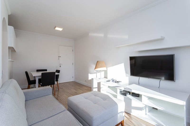 Apartamento para aluguel possui 43 metros quadrados com 1 quarto Rua Balthazar da Veiga São Paulo - 