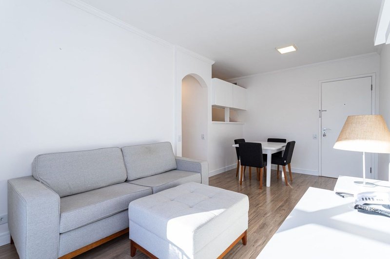 Apartamento para aluguel possui 43 metros quadrados com 1 quarto Rua Balthazar da Veiga São Paulo - 