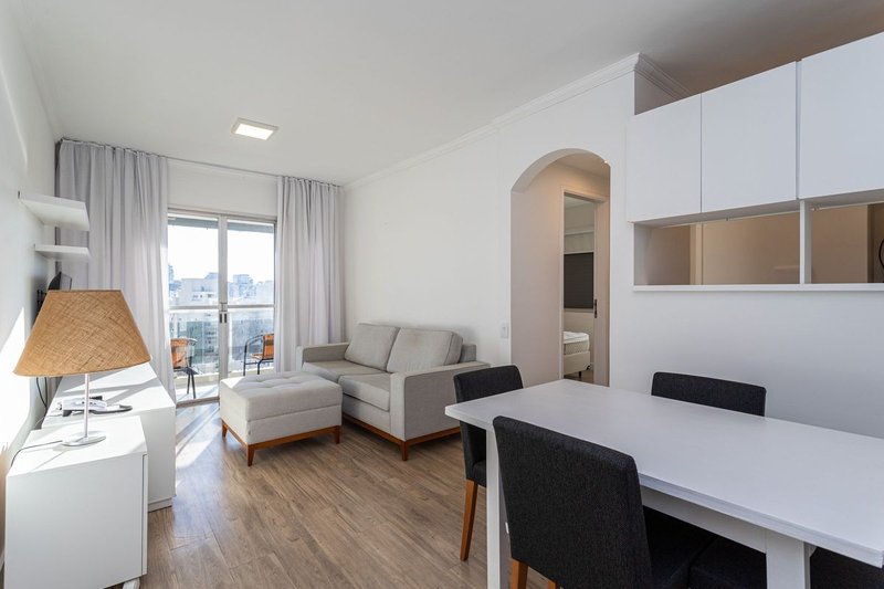 Apartamento para aluguel possui 43 metros quadrados com 1 quarto Rua Balthazar da Veiga São Paulo - 