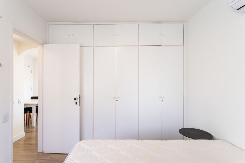 Apartamento para aluguel possui 43 metros quadrados com 1 quarto Rua Balthazar da Veiga São Paulo - 