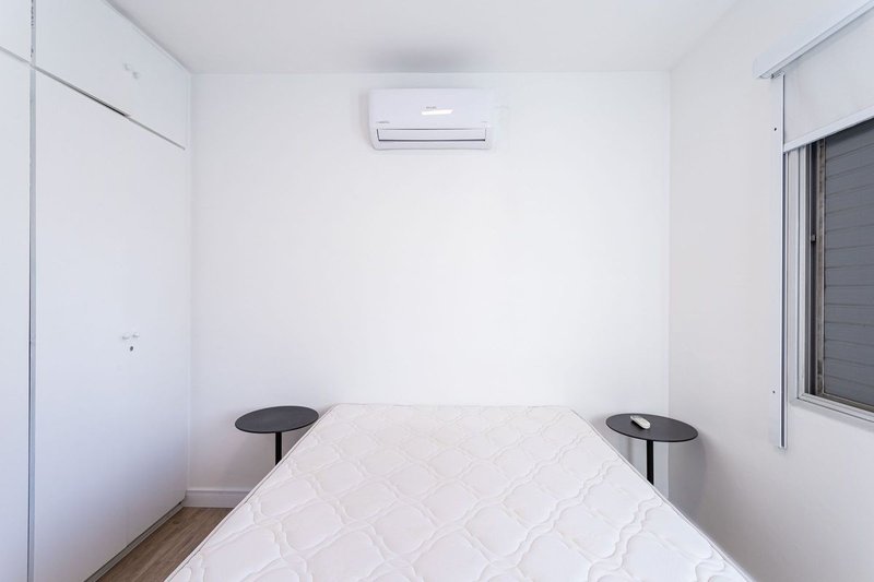 Apartamento para aluguel possui 43 metros quadrados com 1 quarto Rua Balthazar da Veiga São Paulo - 
