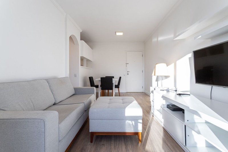 Apartamento para aluguel possui 43 metros quadrados com 1 quarto Rua Balthazar da Veiga São Paulo - 