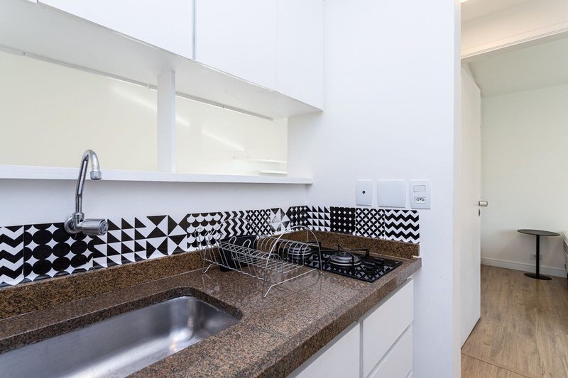 Apartamento para aluguel possui 43 metros quadrados com 1 quarto Rua Balthazar da Veiga São Paulo - 