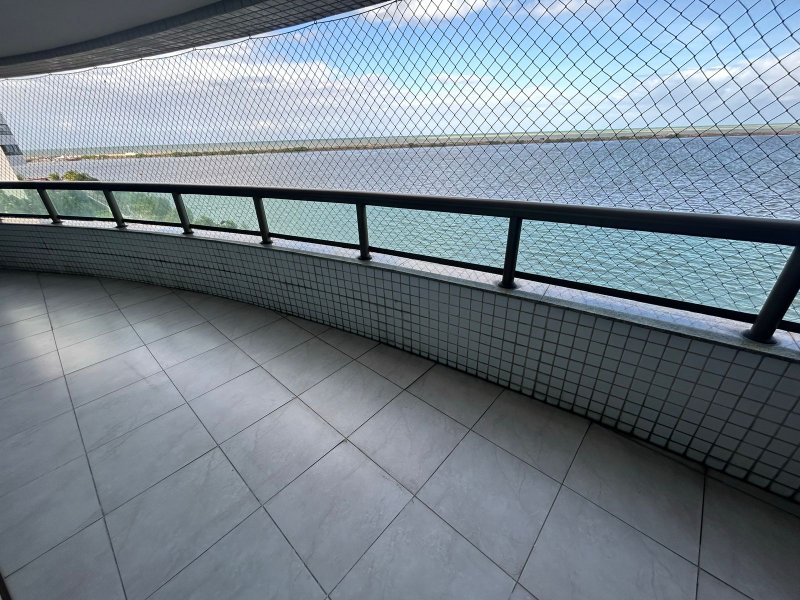 4 Suítes. 247 m². 3 vagas de garagens cobertas. Vista para o Mar Cais Santa Rita Recife - 