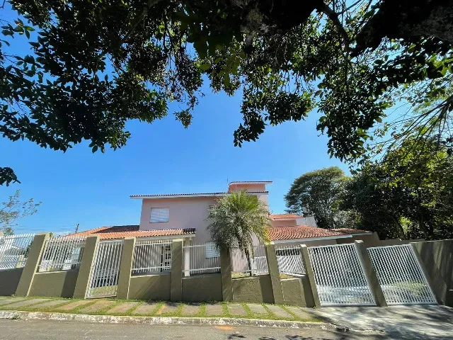 Casa com 360m² num terreno com 650m², 5 dormitórios com 6vagas; Rua San Diego Cotia - 