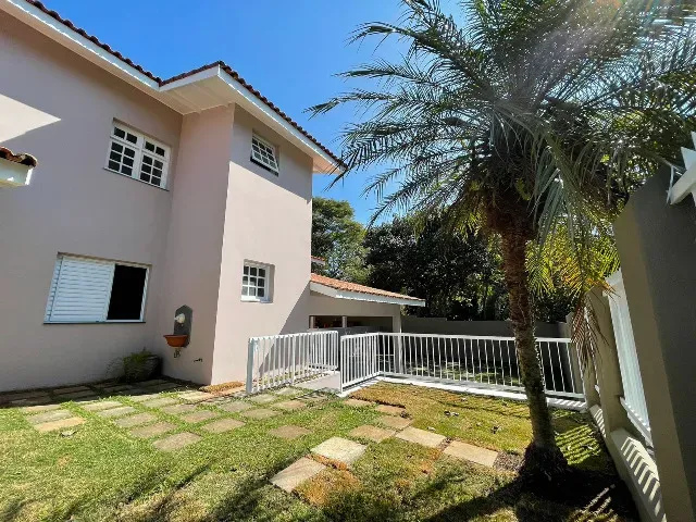 Casa com 360m² num terreno com 650m², 5 dormitórios com 6vagas; Rua San Diego Cotia - 