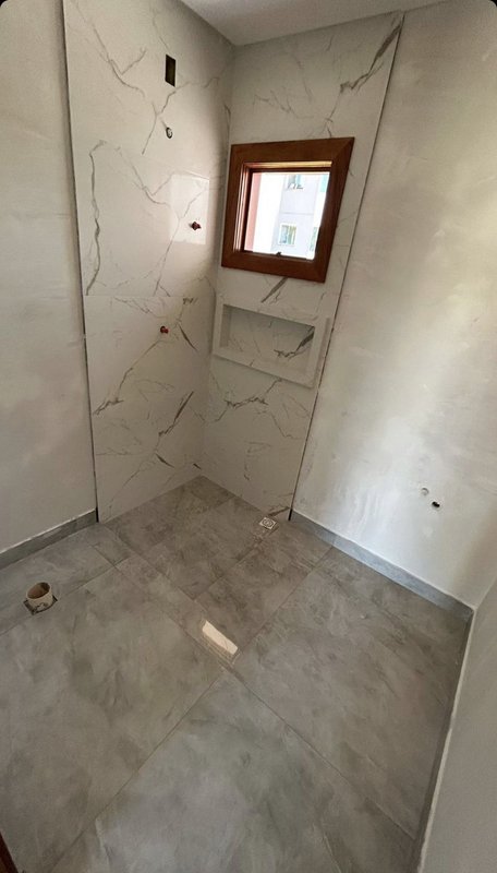 LINDO SOBRADO COM 1 SUÍTE E MAIS 2 DORMITÓRIOS - Brusque - 