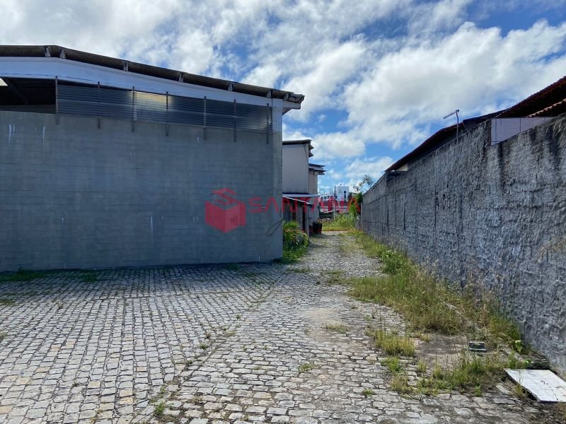 Galpão de 270m² para locação em Vilas do Atlântico.  (INDISPONÍVEL) Rua Leonardo R da Silva Lauro de Freitas - 