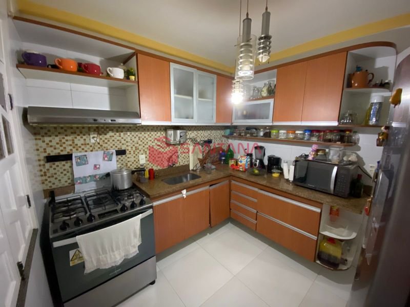 Casa 4 dormitórios 2 suítes 360m² 2 vagas Itapuã Salvador/BA (INDISPONÍVEL) Rua Londres. Avenida Dorival Caymmi Salvador - 