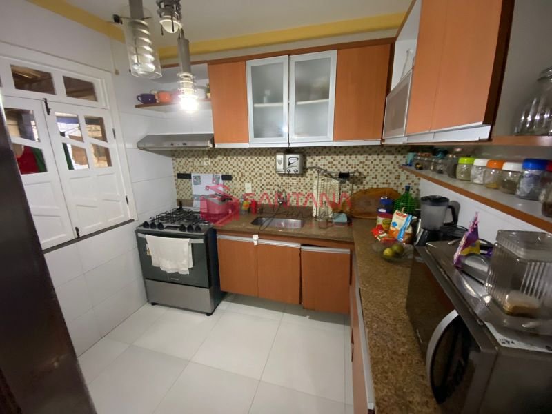 Casa 4 dormitórios 2 suítes 360m² 2 vagas Itapuã Salvador/BA (INDISPONÍVEL) Rua Londres. Avenida Dorival Caymmi Salvador - 