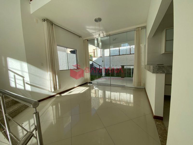 Casa em condomínio 3 três suítes, na Priscila Dutra. (INDISPONÍVEL) Rua Priscila B Dutra Lauro de Freitas - 