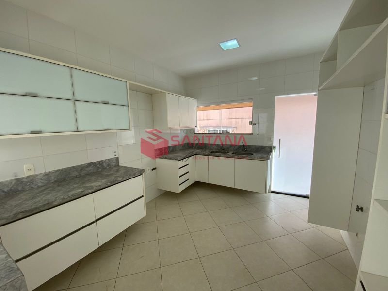 Casa em condomínio 3 três suítes, na Priscila Dutra. (INDISPONÍVEL) Rua Priscila B Dutra Lauro de Freitas - 