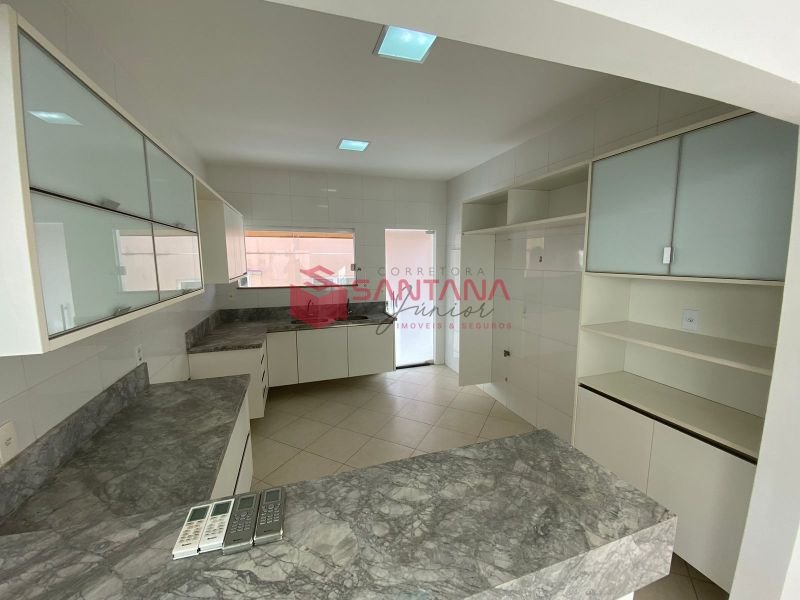 Casa em condomínio 3 três suítes, na Priscila Dutra. (INDISPONÍVEL) Rua Priscila B Dutra Lauro de Freitas - 