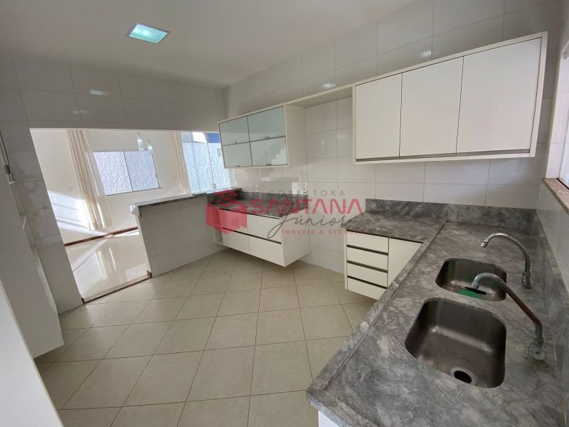 Casa em condomínio 3 três suítes, na Priscila Dutra. (INDISPONÍVEL) Rua Priscila B Dutra Lauro de Freitas - 