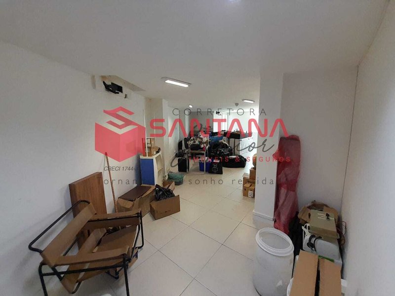 Sala com 42m² para locação em Buraquinho. Perfeita localização. (INDISPONÍVEL) Rua Francisco das Mercês Lauro de Freitas - 