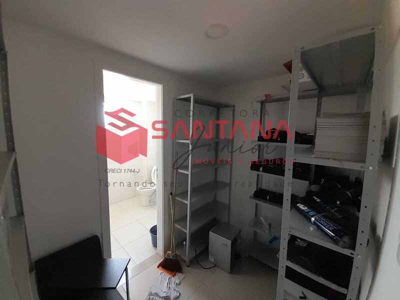 Sala com 42m² para locação em Buraquinho. Perfeita localização. (INDISPONÍVEL) Rua Francisco das Mercês Lauro de Freitas - 