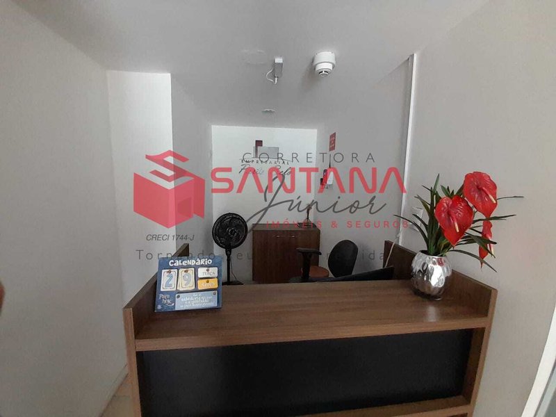 Sala com 42m² para locação em Buraquinho. Perfeita localização. (INDISPONÍVEL) Rua Francisco das Mercês Lauro de Freitas - 