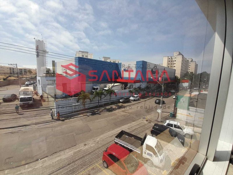 Sala com 42m² para locação em Buraquinho. Perfeita localização. (INDISPONÍVEL) Rua Francisco das Mercês Lauro de Freitas - 