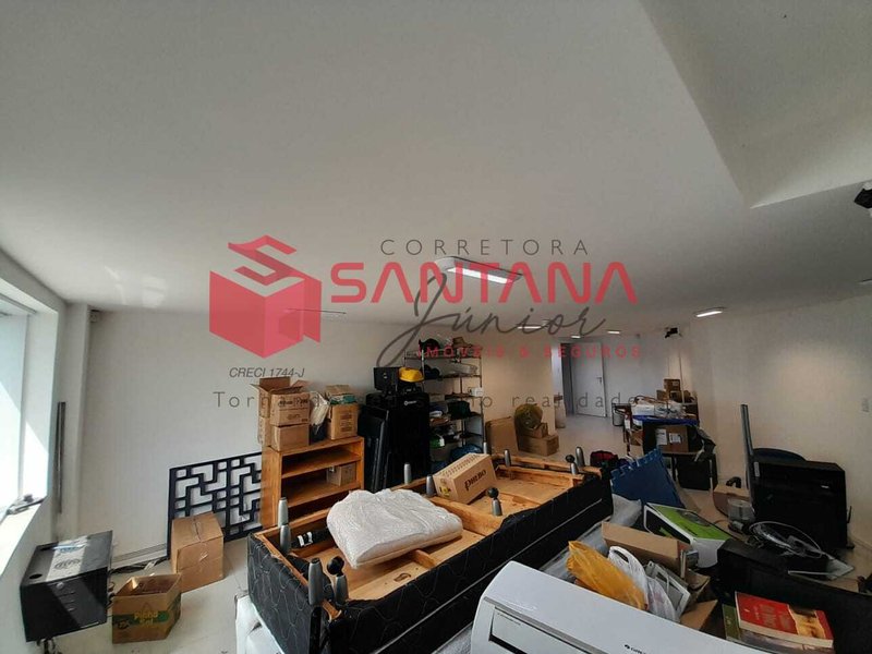 Sala com 42m² para locação em Buraquinho. Perfeita localização. (INDISPONÍVEL) Rua Francisco das Mercês Lauro de Freitas - 