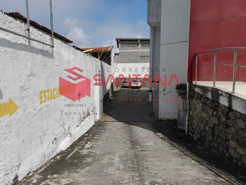 Sala com 42m² para locação em Buraquinho. Perfeita localização. (INDISPONÍVEL) Rua Francisco das Mercês Lauro de Freitas - 