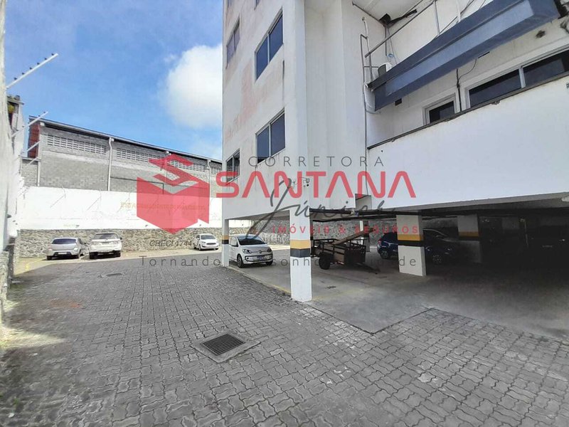 Sala com 42m² para locação em Buraquinho. Perfeita localização. (INDISPONÍVEL) Rua Francisco das Mercês Lauro de Freitas - 
