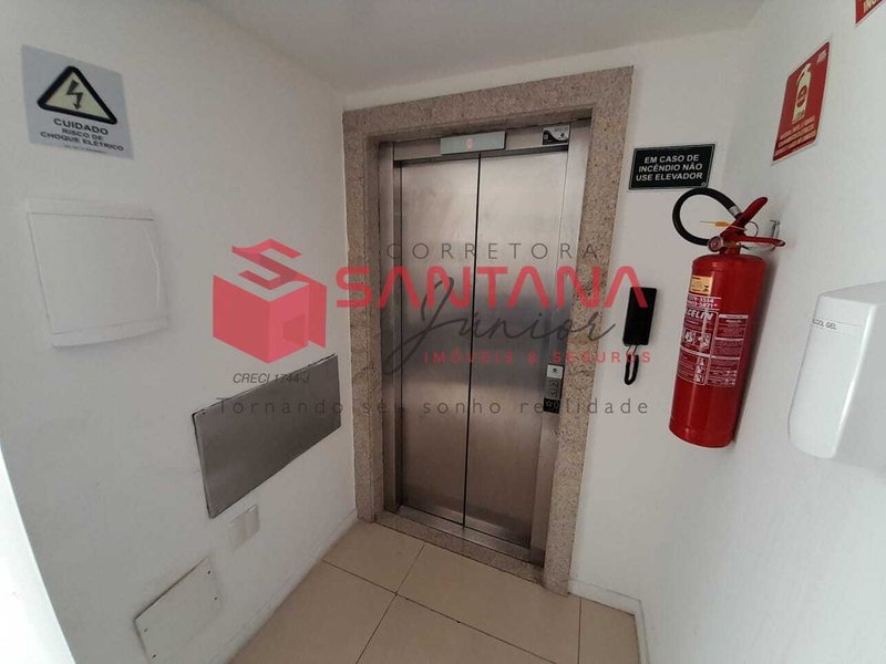Sala com 42m² para locação em Buraquinho. Perfeita localização. (INDISPONÍVEL) Rua Francisco das Mercês Lauro de Freitas - 