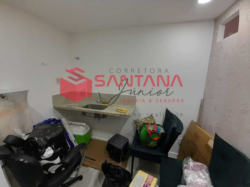 Sala com 42m² para locação em Buraquinho. Perfeita localização. (INDISPONÍVEL) Rua Francisco das Mercês Lauro de Freitas - 