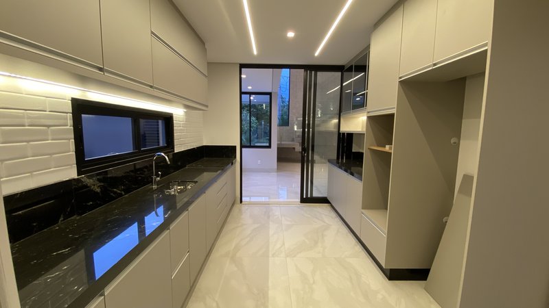 Sobrado de luxo em condomínio! Rua imperador, Campo Grande - 