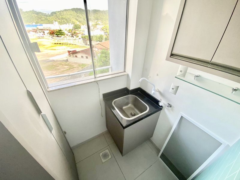 APARTAMENTO SEMI-MOBILIADO   COM 2 DORMITÓRIOS NO BAIRRO SANTA TEREZINHA - Brusque - 