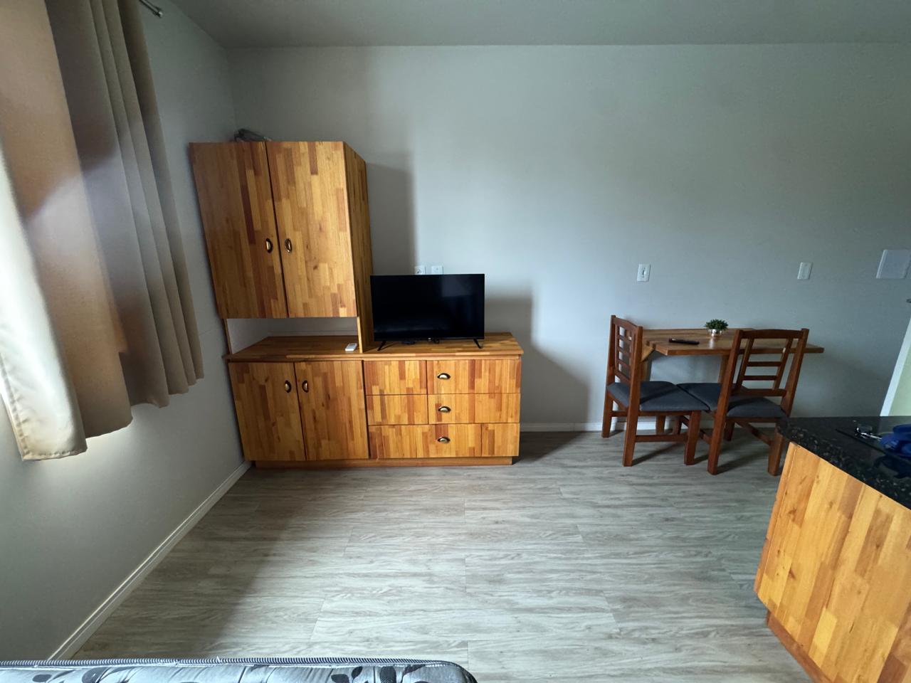 Apartamento mobiliado com condom&iacute;nio, &aacute;gua, internet e IPTU inclusos no valor do aluguel  Timbó - 