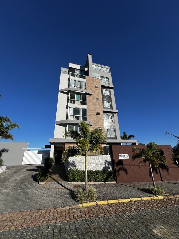 Duplex em Timbó Com Móveis Sob Medida, 3 Dormitórios sendo 1 Suíte, 2 Vagas de Garagem! - Timbó - 