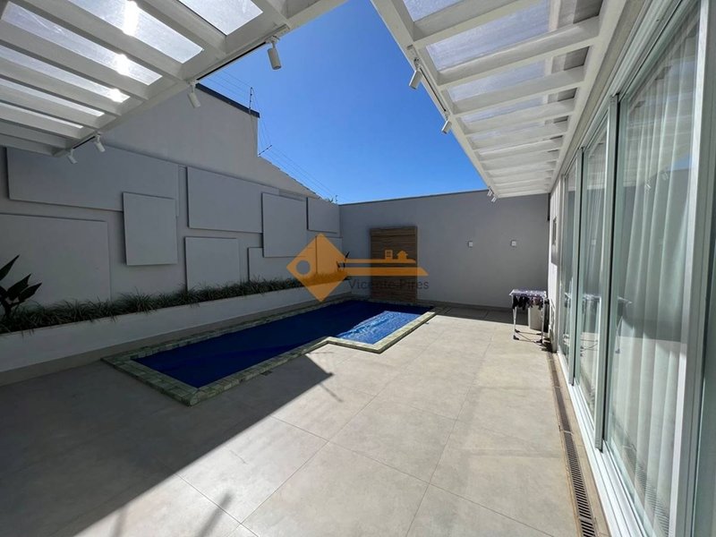 Casa Moderna de Alto Padrão c/ 3 Suítes - Condomínio Estilo Americano - Brasília - 
