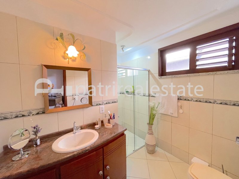 Casa 362 m² Terreno de 575 m² Condomínio Quintas do Lago 5 Suites 6 wc 2 vagas Eusebio CE Avenida José Morais de Almeida Eusébio - 
