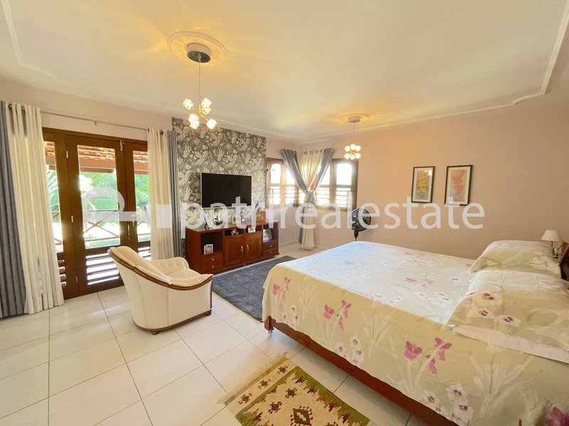 Casa 362 m² Terreno de 575 m² Condomínio Quintas do Lago 5 Suites 6 wc 2 vagas Eusebio CE Avenida José Morais de Almeida Eusébio - 