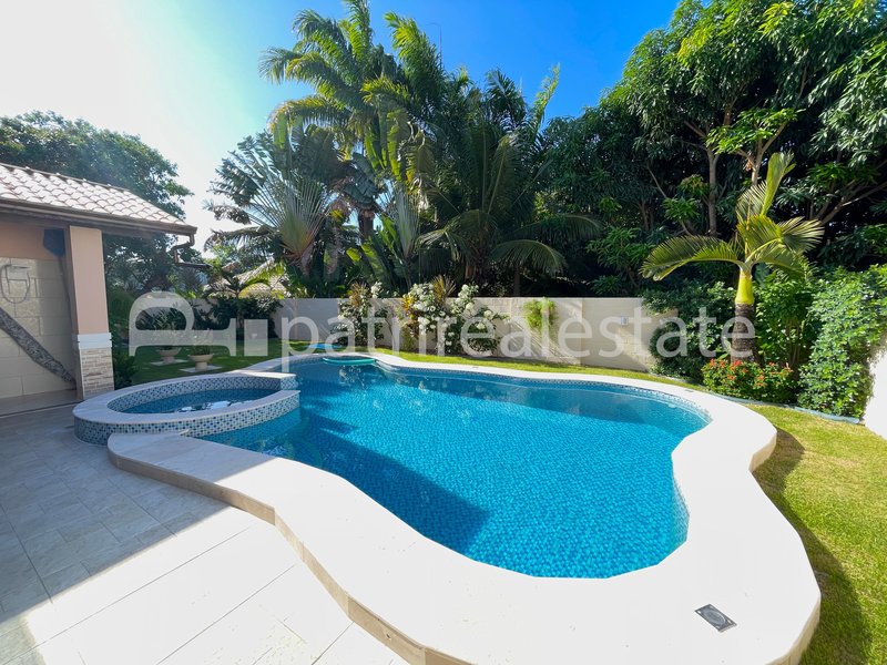 Casa 362 m² Terreno de 575 m² Condomínio Quintas do Lago 5 Suites 6 wc 2 vagas Eusebio CE Avenida José Morais de Almeida Eusébio - 