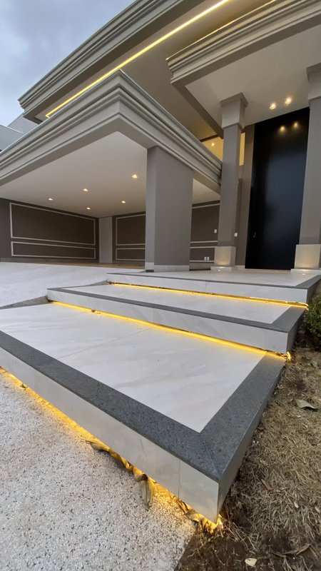 ? Luxuosa Residência em Condomínio Fechado - Uma Oportunidade Única! Rua Domingos Martinez Campo Grande - 