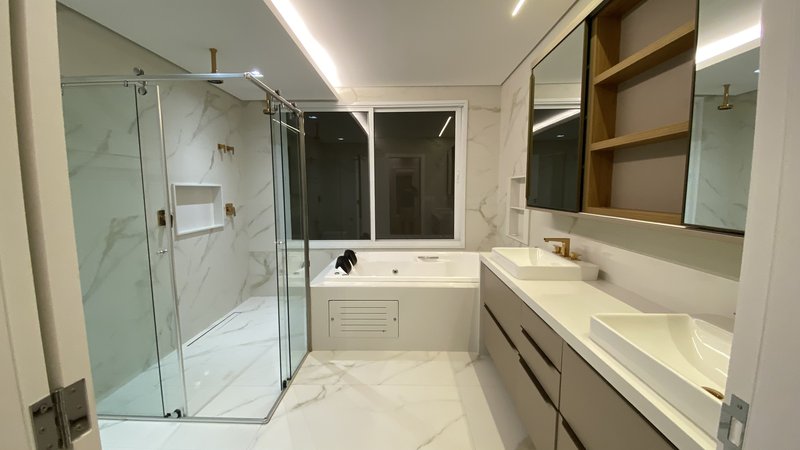 ? Luxuosa Residência em Condomínio Fechado - Uma Oportunidade Única! Rua Domingos Martinez Campo Grande - 