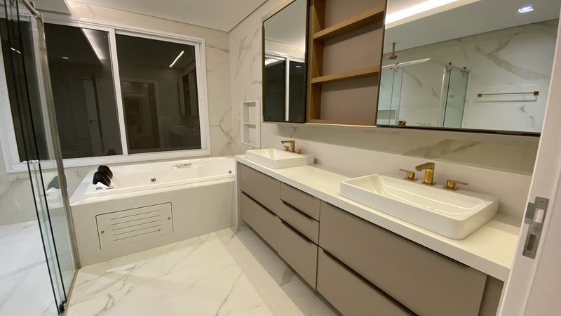 ? Luxuosa Residência em Condomínio Fechado - Uma Oportunidade Única! Rua Domingos Martinez Campo Grande - 