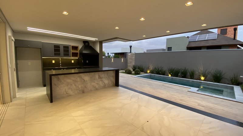 ? Luxuosa Residência em Condomínio Fechado - Uma Oportunidade Única! Rua Domingos Martinez Campo Grande - 